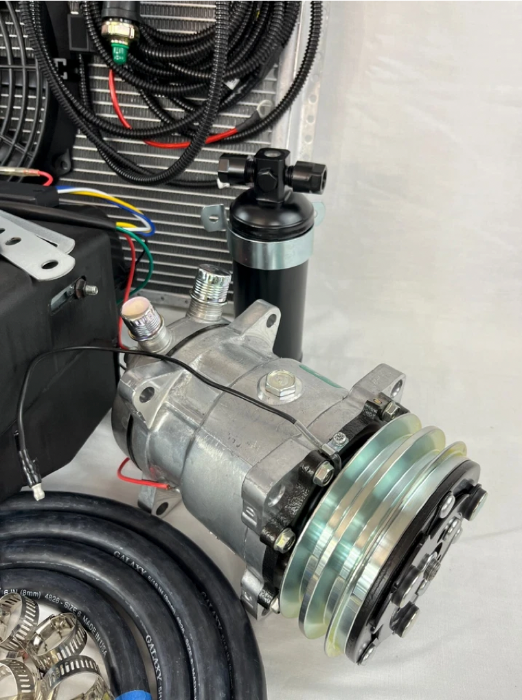 A/C KIT UNIVERSAL UNDER DASH EVAPORATOR 404-000 RED CHROME LOUVER HEAT AND COOL